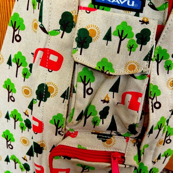 EUC KAVU “CAMPER PRINT” SLING BAG - Picture 2 of 4